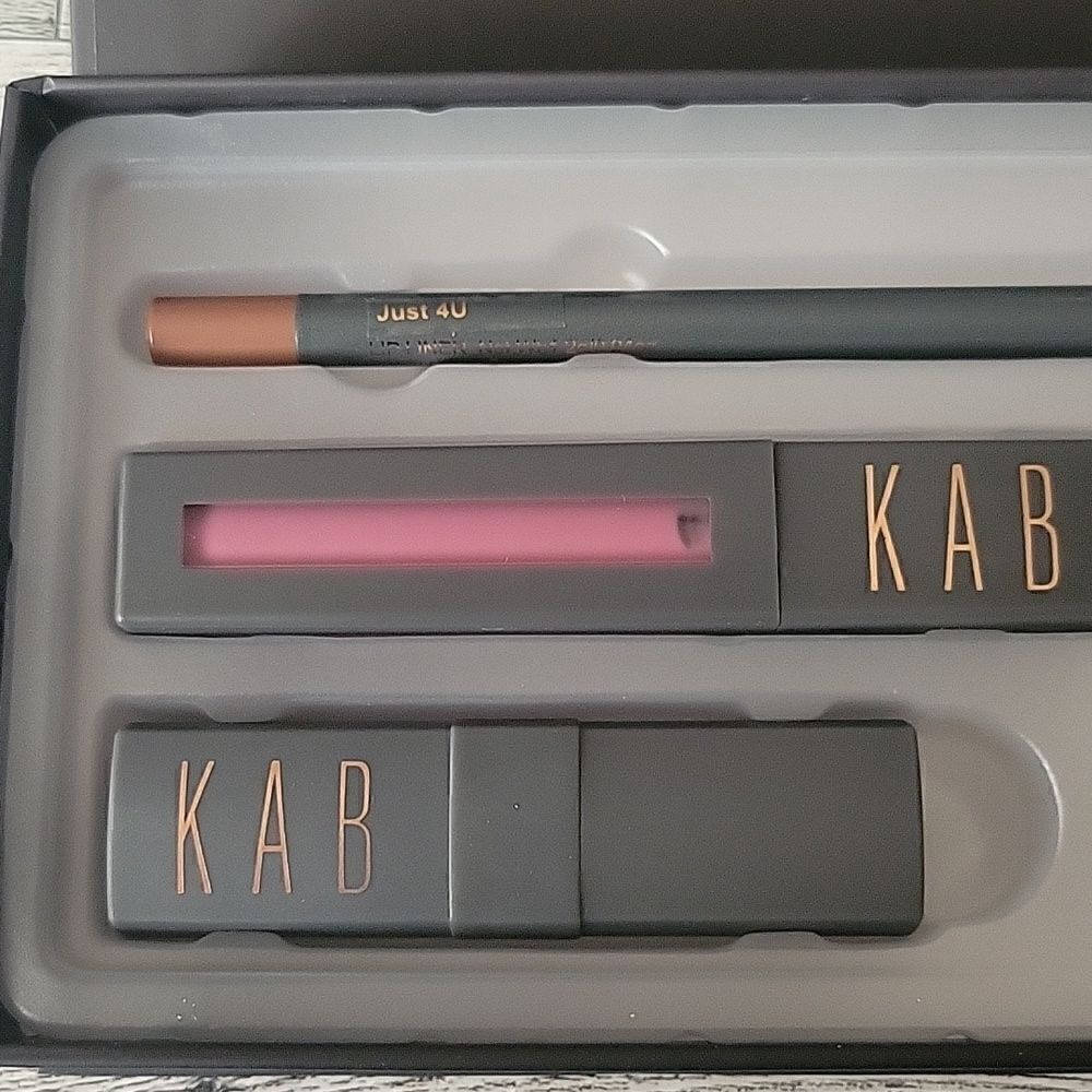 KAB Cosmetics Lip Kit Just 4 U - Picture 4 of 8